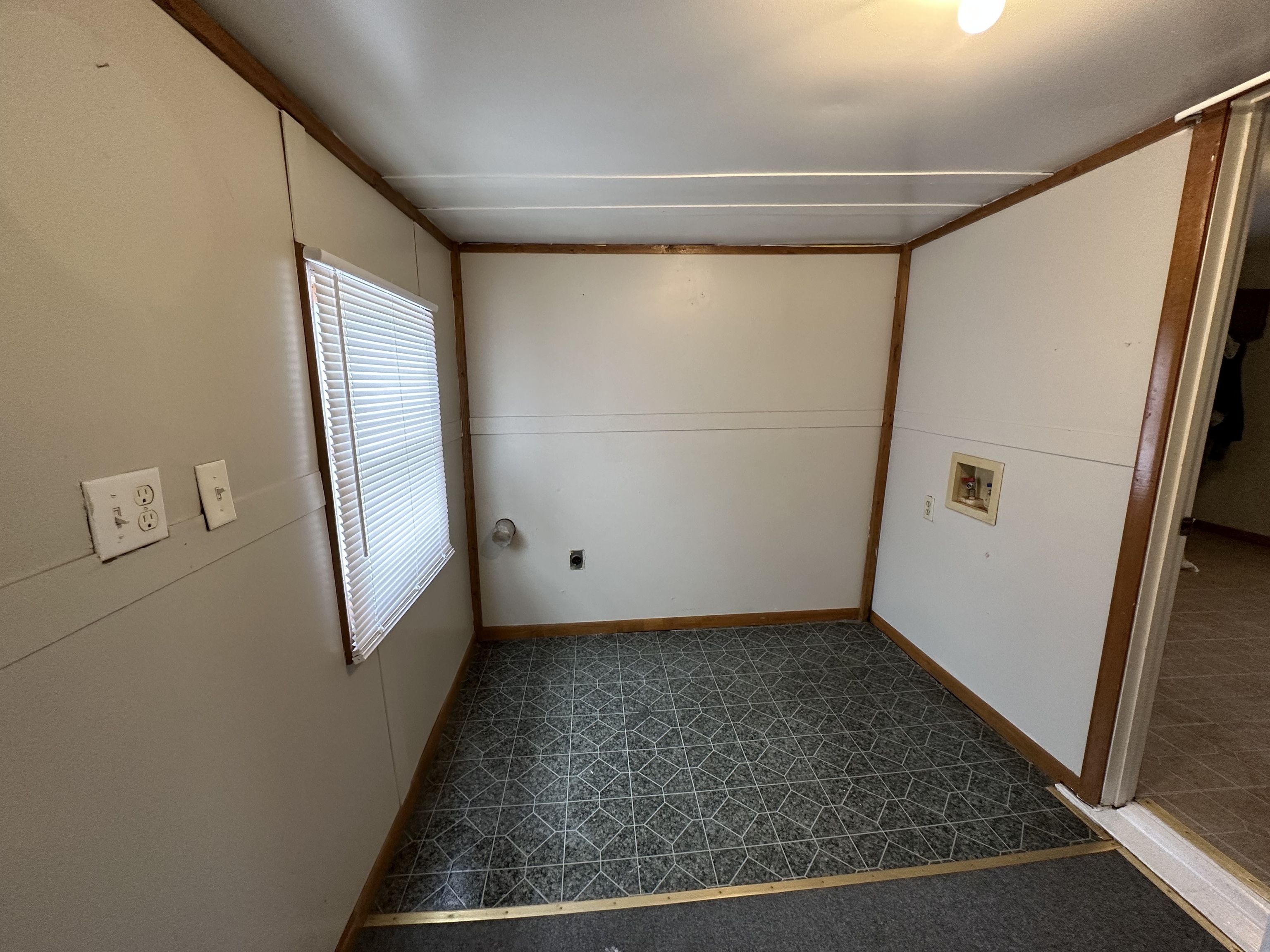 1404 West 3rd Street Anderson, IN 46016 - Photo 12 of 21