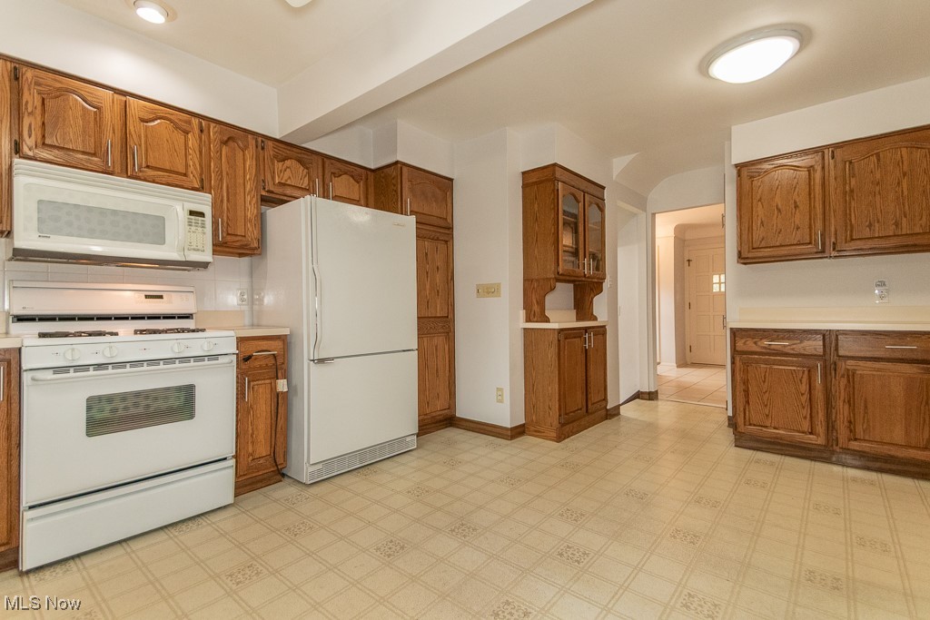 1656 Lyndhurst Road Lyndhurst, OH 44124 - Photo 12 of 39