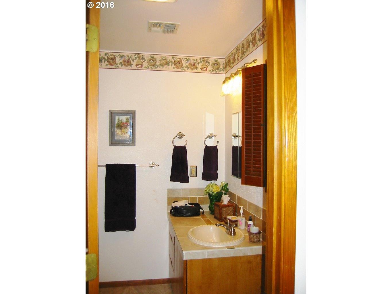 8012 Tyee Road Umpqua, OR 97486 - Photo 8 of 21 Additional Photo