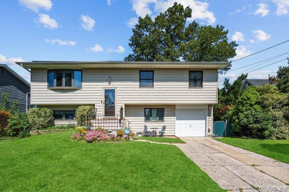 9 Tarkington Road Holbrook, NY 11741 - Photo 1 of 1 Gallery Image 1