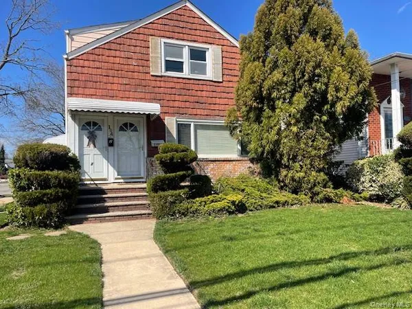 $799,000 | 124 Lakeview Avenue, Lynbrook, NY 11563
