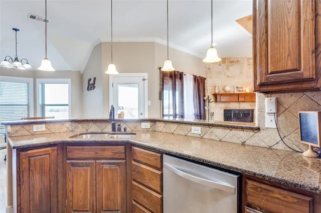 $650,000 | 10001 County Road 519, Burleson, TX 76028