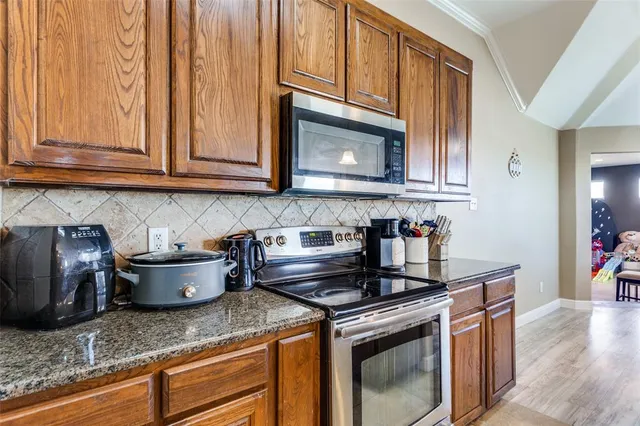 $650,000 | 10001 County Road 519, Burleson, TX 76028