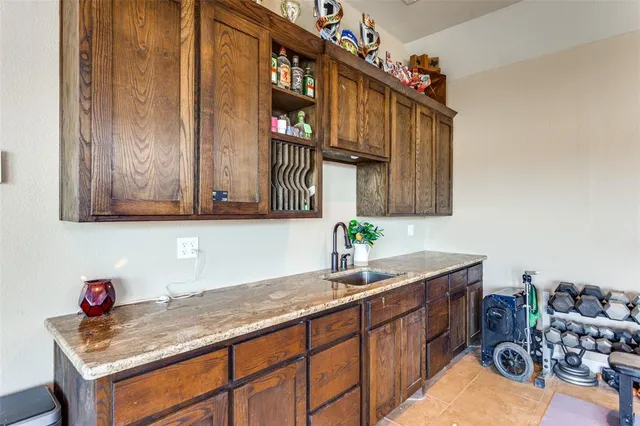 $650,000 | 10001 County Road 519, Burleson, TX 76028