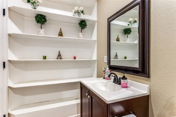 $599,900 | 10001 County Road 519, Burleson, TX 76028