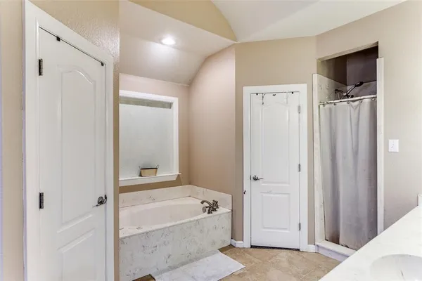 $599,900 | 10001 County Road 519, Burleson, TX 76028