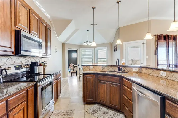 $599,900 | 10001 County Road 519, Burleson, TX 76028