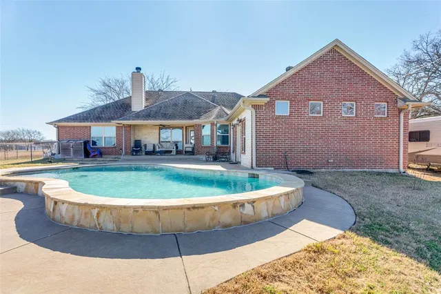 $650,000 | 10001 County Road 519, Burleson, TX 76028