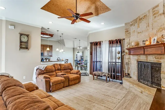 $650,000 | 10001 County Road 519, Burleson, TX 76028