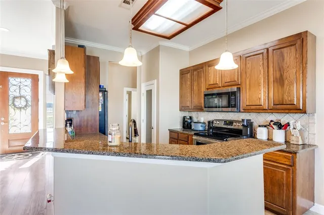 $650,000 | 10001 County Road 519, Burleson, TX 76028