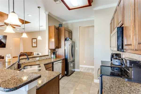 $599,900 | 10001 County Road 519, Burleson, TX 76028