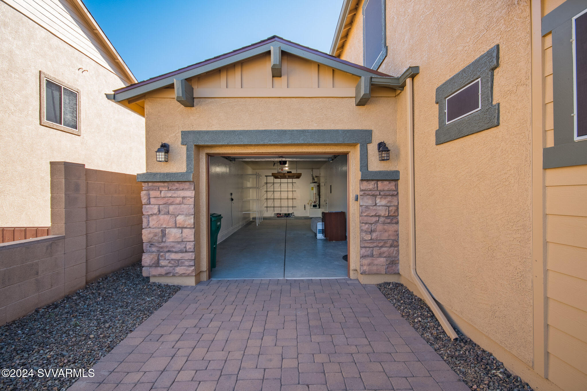 631 King Copper Road Clarkdale, AZ 86324 - Photo 41 of 46 garage/driveway