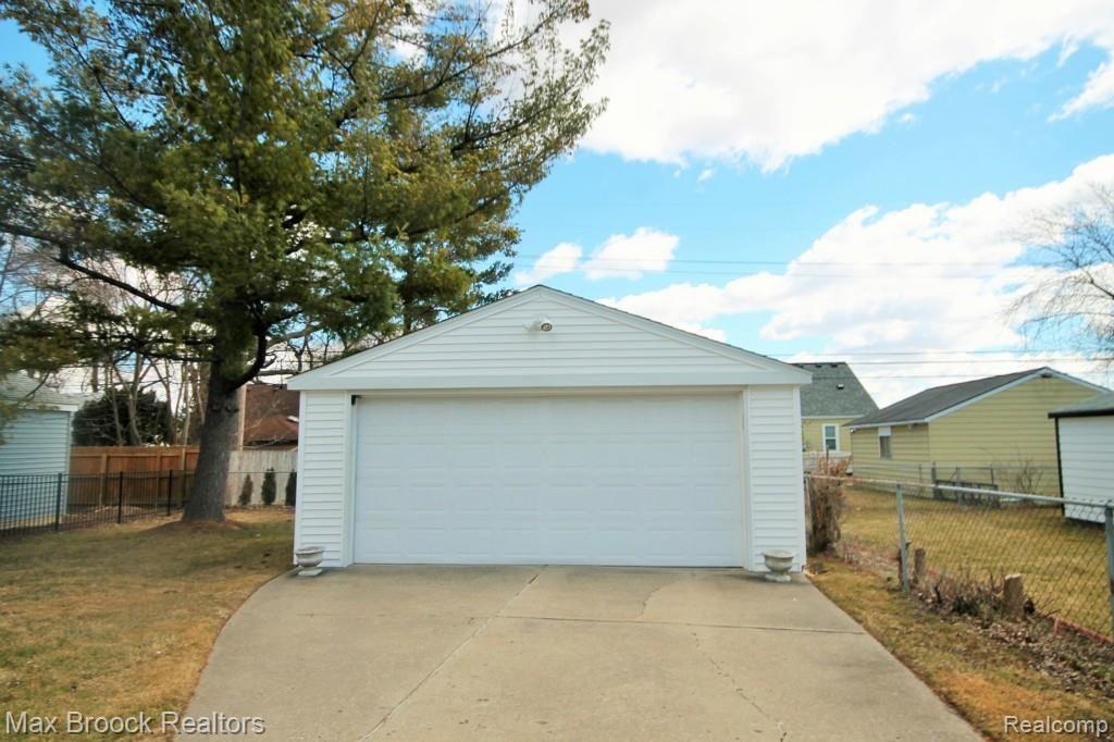 2744 Cumberland Road Berkley, MI 48072 - Photo 2 of 23 2#.jpg