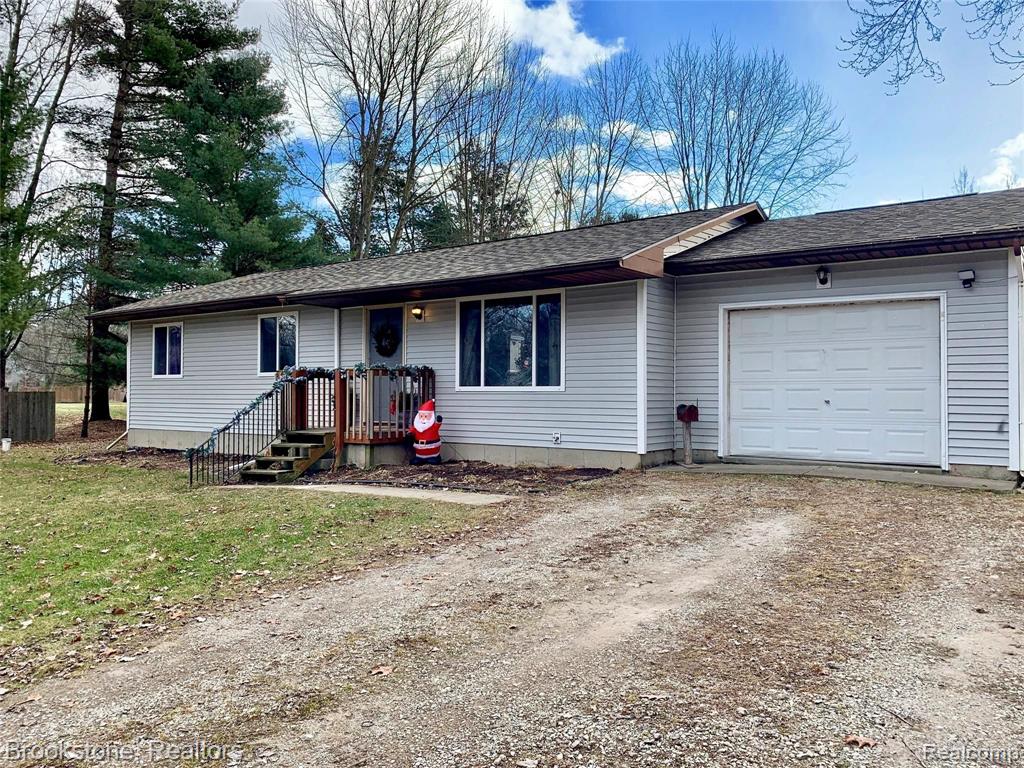 9400 Hubbard Road Davison, MI 48423 - Photo 2 of 33