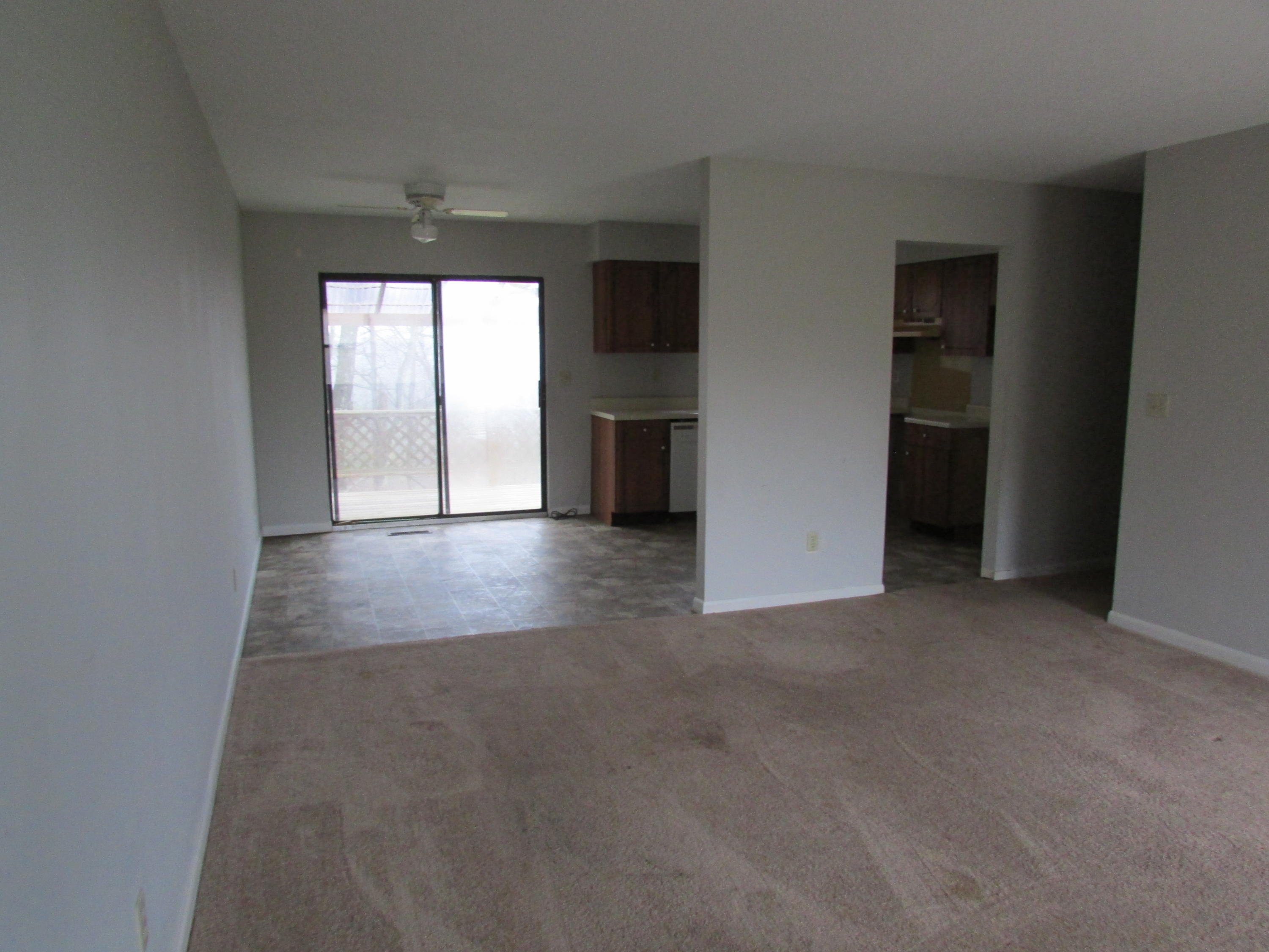 472 Ridgewood Drive Chickamauga, GA 30707 - Photo 2 of 11 Ridgewood living rm.JPG