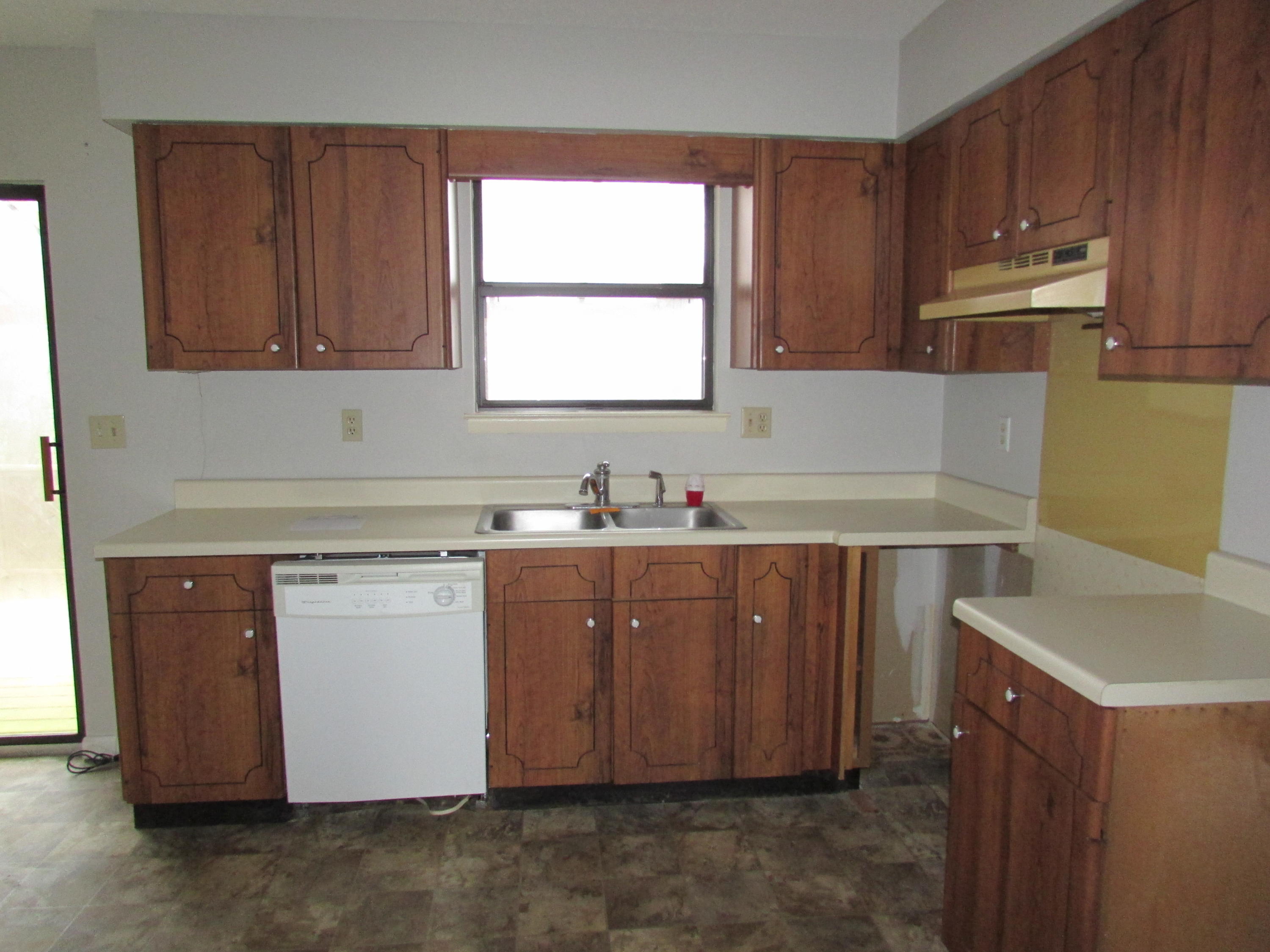 472 Ridgewood Drive Chickamauga, GA 30707 - Photo 3 of 11 Ridgewood kitchen.JPG