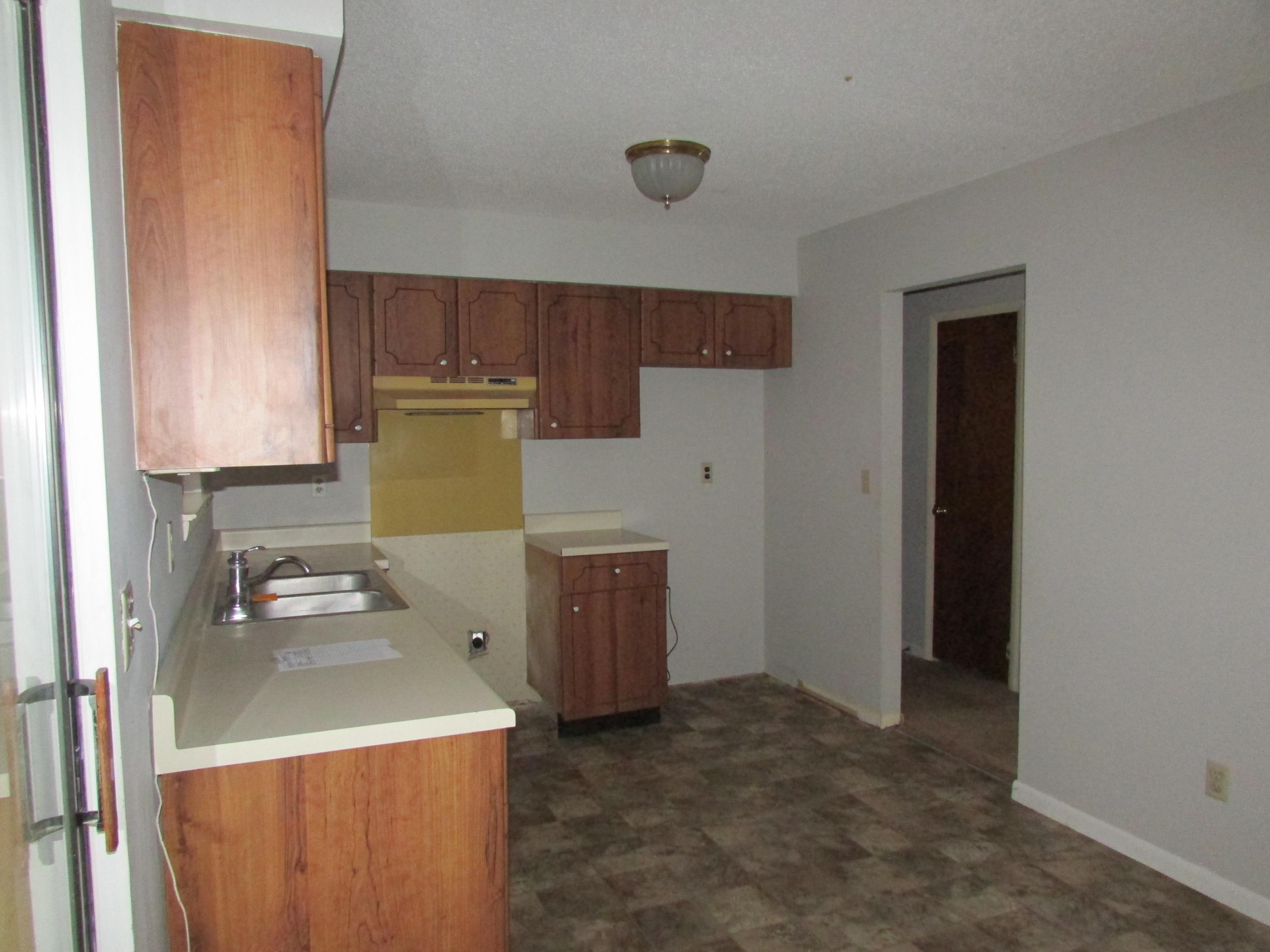 472 Ridgewood Drive Chickamauga, GA 30707 - Photo 4 of 11 Ridgewood kitchen 2.JPG