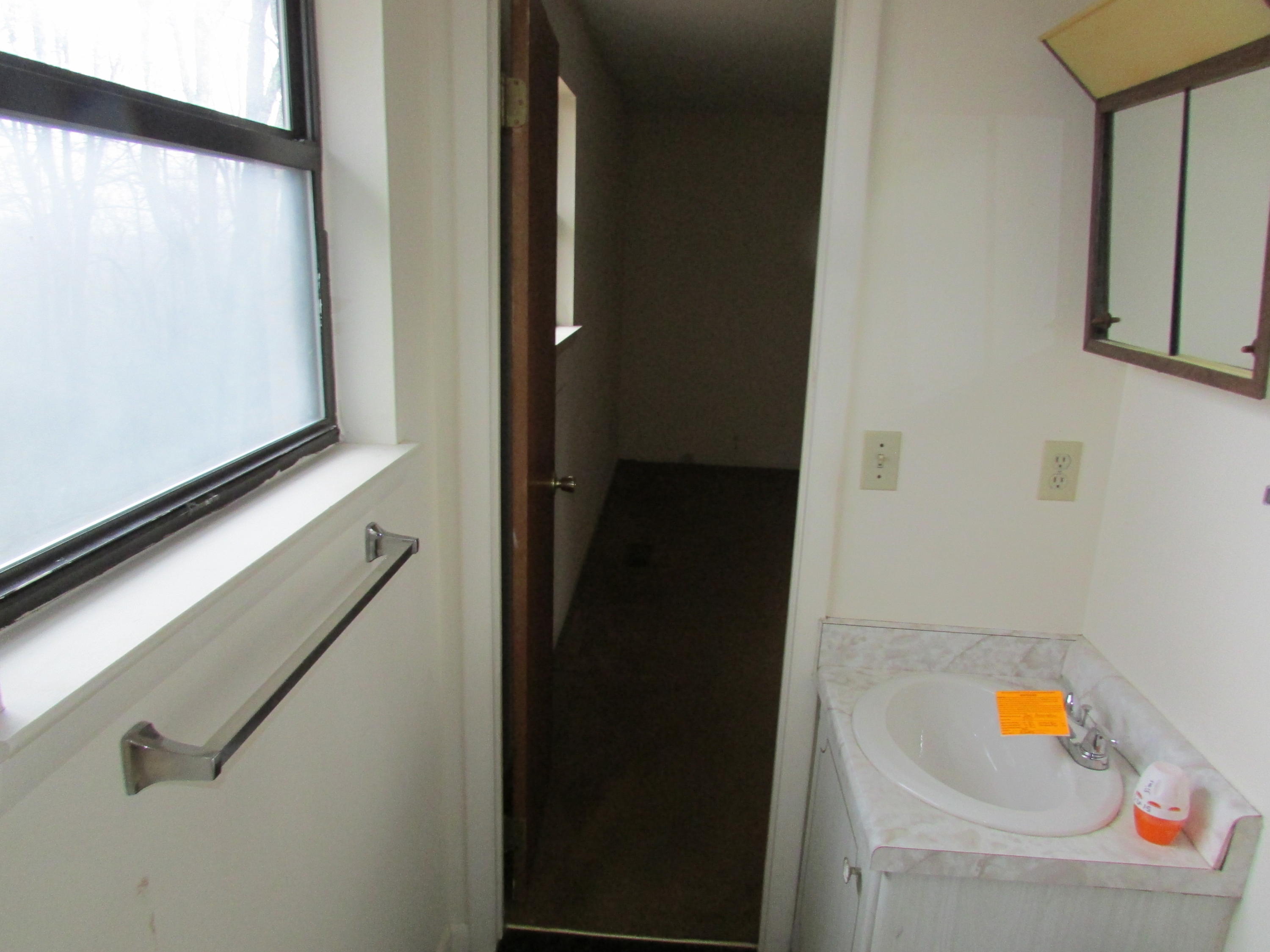 472 Ridgewood Drive Chickamauga, GA 30707 - Photo 6 of 11 Ridgewood bathroom.JPG