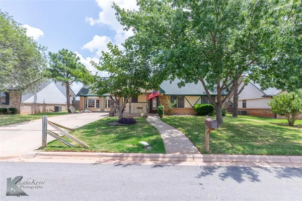 $309,900 | 809 Chanticleers Lane, Abilene, TX 79602