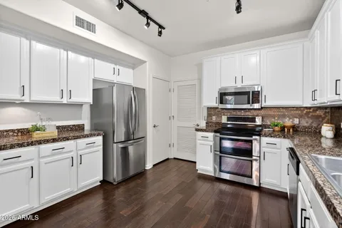 $469,000 | 706 East Washington Street, Unit 124, Phoenix, AZ 85034