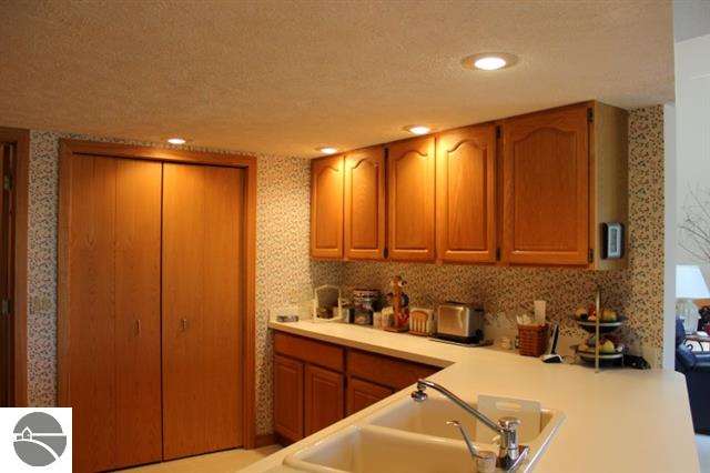6641 Mission Ridge Traverse City, MI 49686 - Photo 6 of 39 1745589-5.JPG