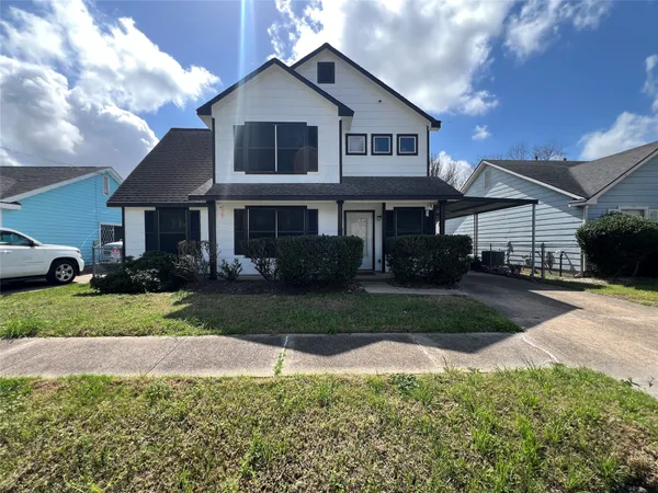 $2,100 | 4710 Salina Street, Houston, TX 77026