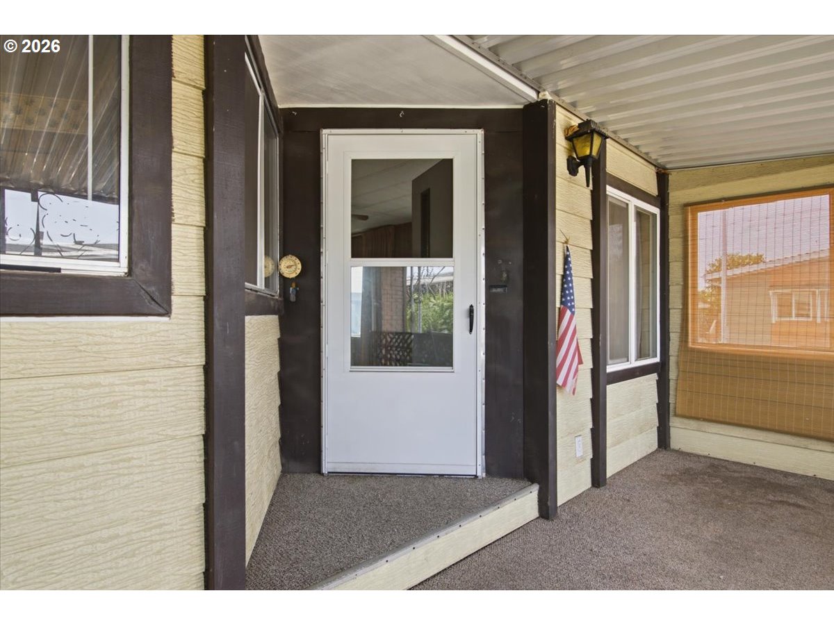 5422 Portland Road Northeast, Unit 104 Salem, OR 97305 - Photo 2 of 40 Porch