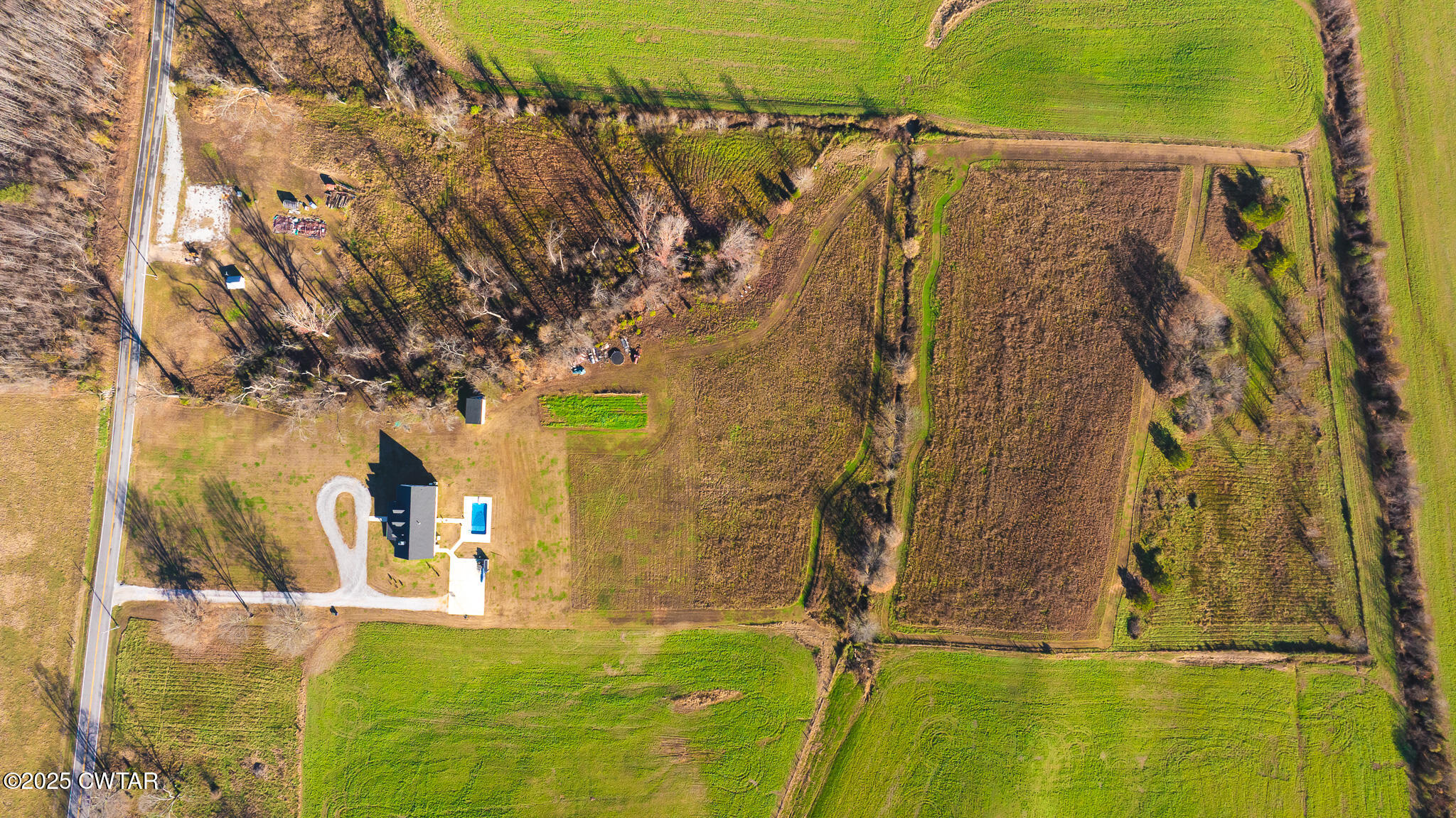 350 Klutts Road Dresden, TN 38225 - Photo 36 of 39 a bathroom with a shower and a tub