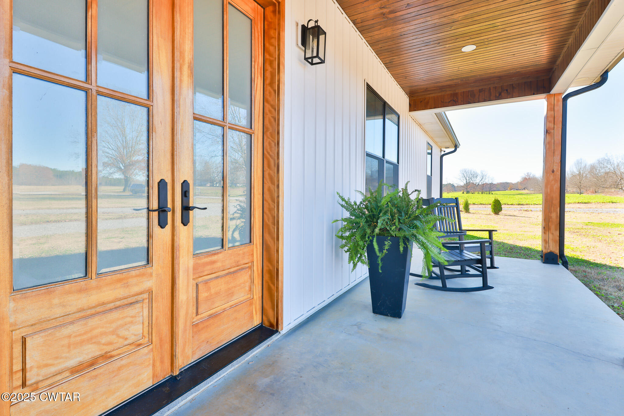 350 Klutts Road Dresden, TN 38225 - Photo 8 of 39 a view of an chairs and table in the balcony