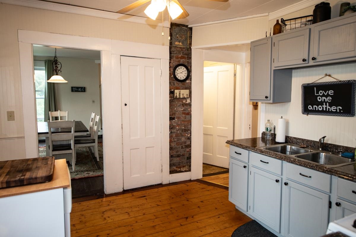 665 Main Street Cavendish, VT 05153 - Photo 3 of 38