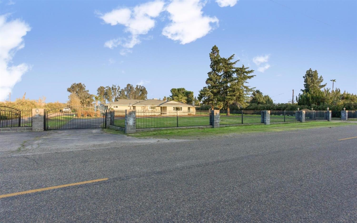 1088 North Del Rey Avenue Sanger, CA 93657 - Photo 2 of 10 Gallery Image 2