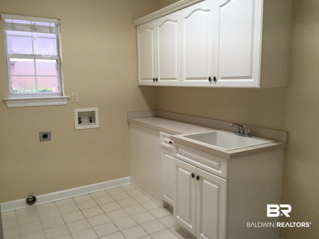 10120 Constantine Street Daphne, AL 36526 - Photo 21 of 29 For Sale: 10120 Constantine Street, Daphne, AL 36526 Laundry Room