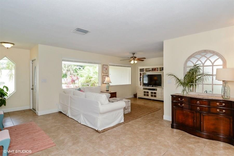 2101 North 31st Road Hollywood, FL 33021 - Photo 3 of 12 Photo 3