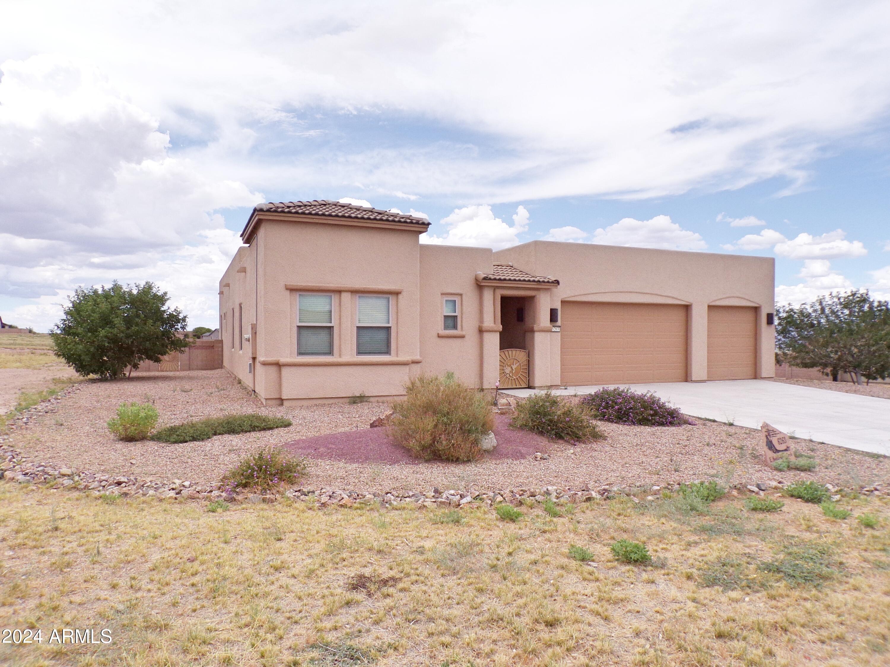 6263 Saddlehorn Circle Hereford, AZ 85615 - Photo 2 of 28 002
