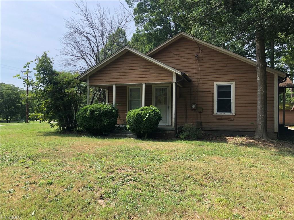 890 Cunningham Road Thomasville, NC 27360 - Photo 3 of 11 Right side of home