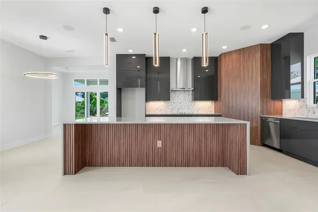 $950,000 | 138 New Leatherwood Drive, Palm Coast, FL 32137