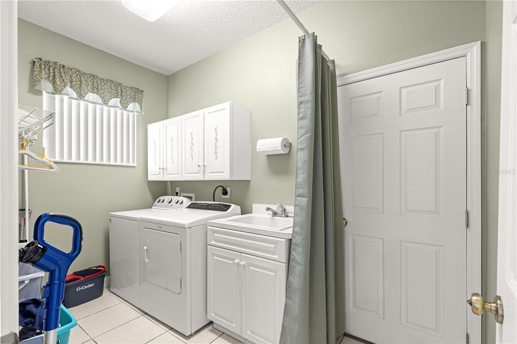 6551 Southeast 11th Loop Ocala, FL 34472 - Photo 30 of 46 a view of bathroom with dual sinks