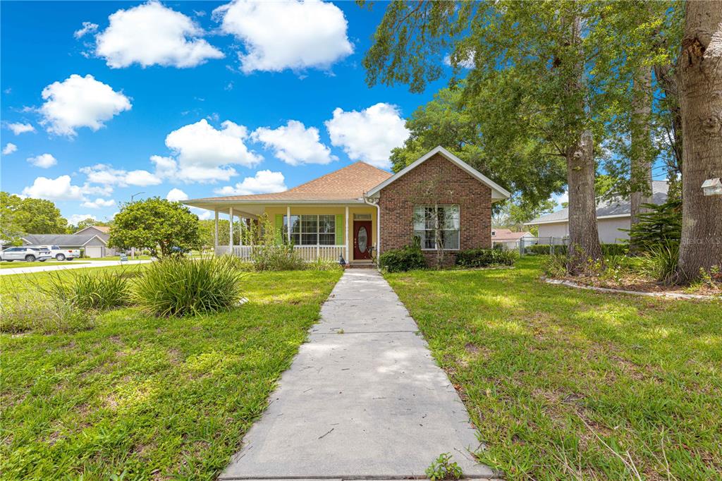6551 Southeast 11th Loop Ocala, FL 34472 - Photo 38 of 46 a front view of a house with garden