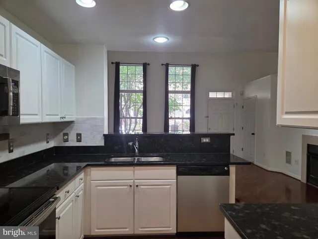 $3,000 | 1930 Crescent Park Drive, Unit 29A, Reston, VA 20190