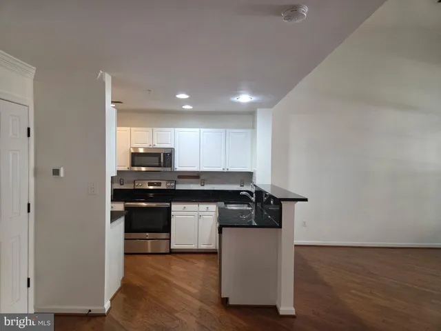 $3,000 | 1930 Crescent Park Drive, Unit 29A, Reston, VA 20190