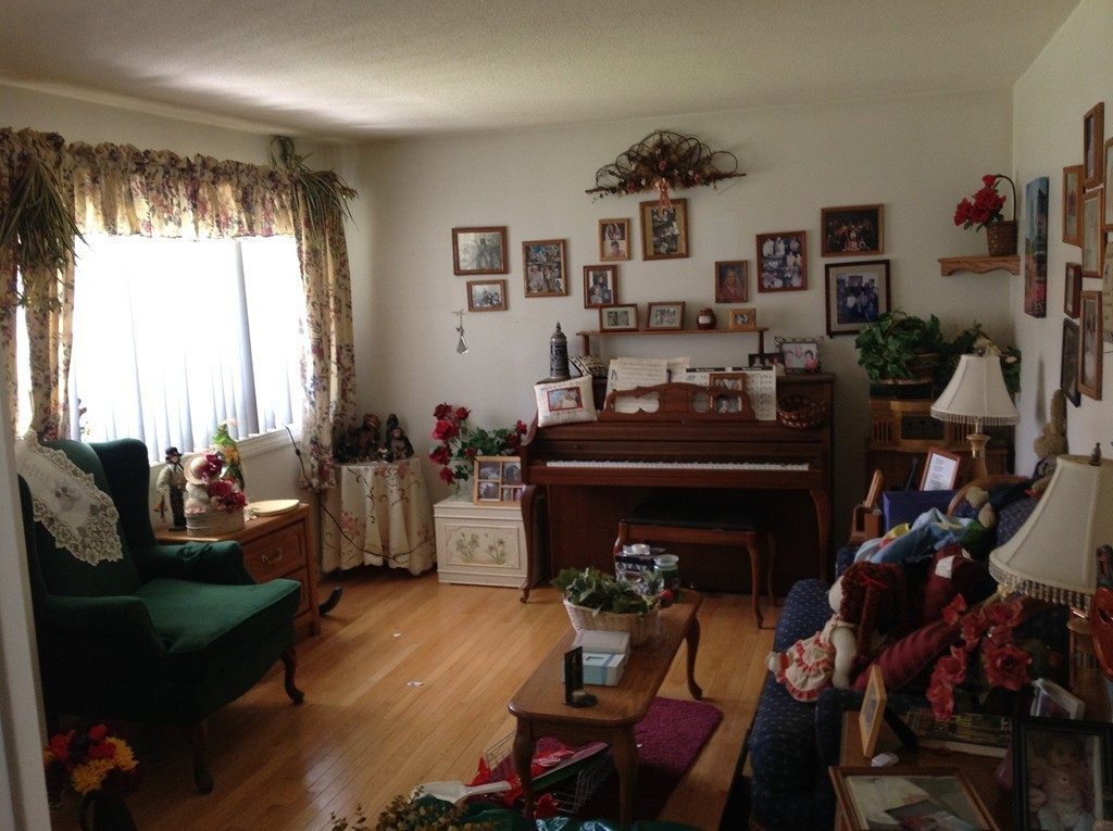 26 Stanley Street Springfield, MA 01104 - Photo 4 of 8