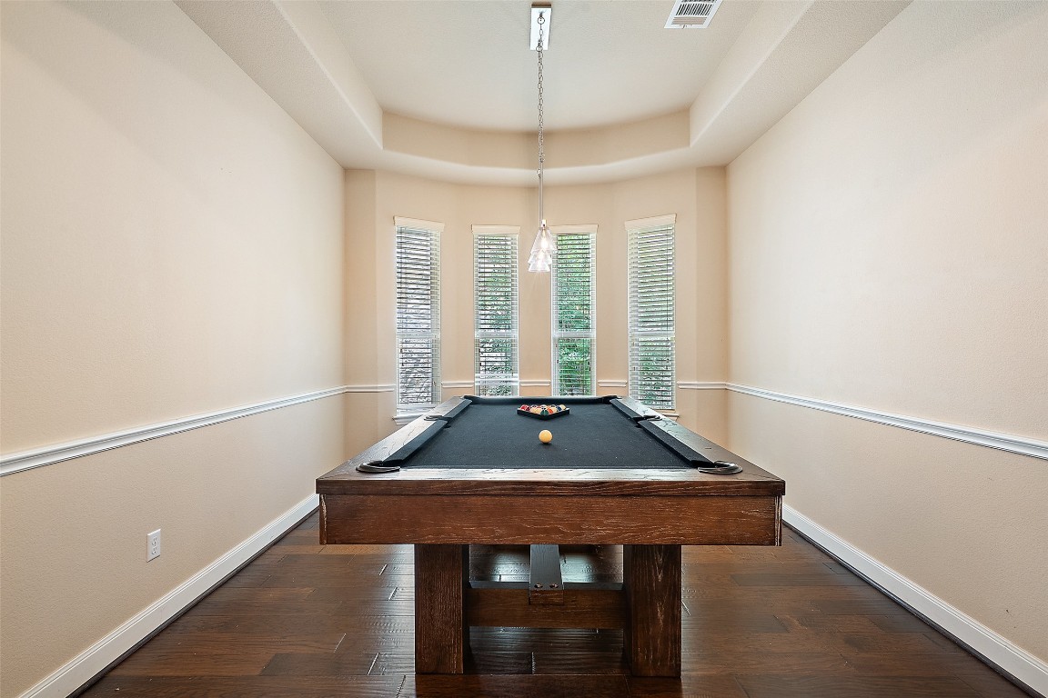 209 Maxwell Way Austin, TX 78738 - Photo 9 of 32 a room with table and window