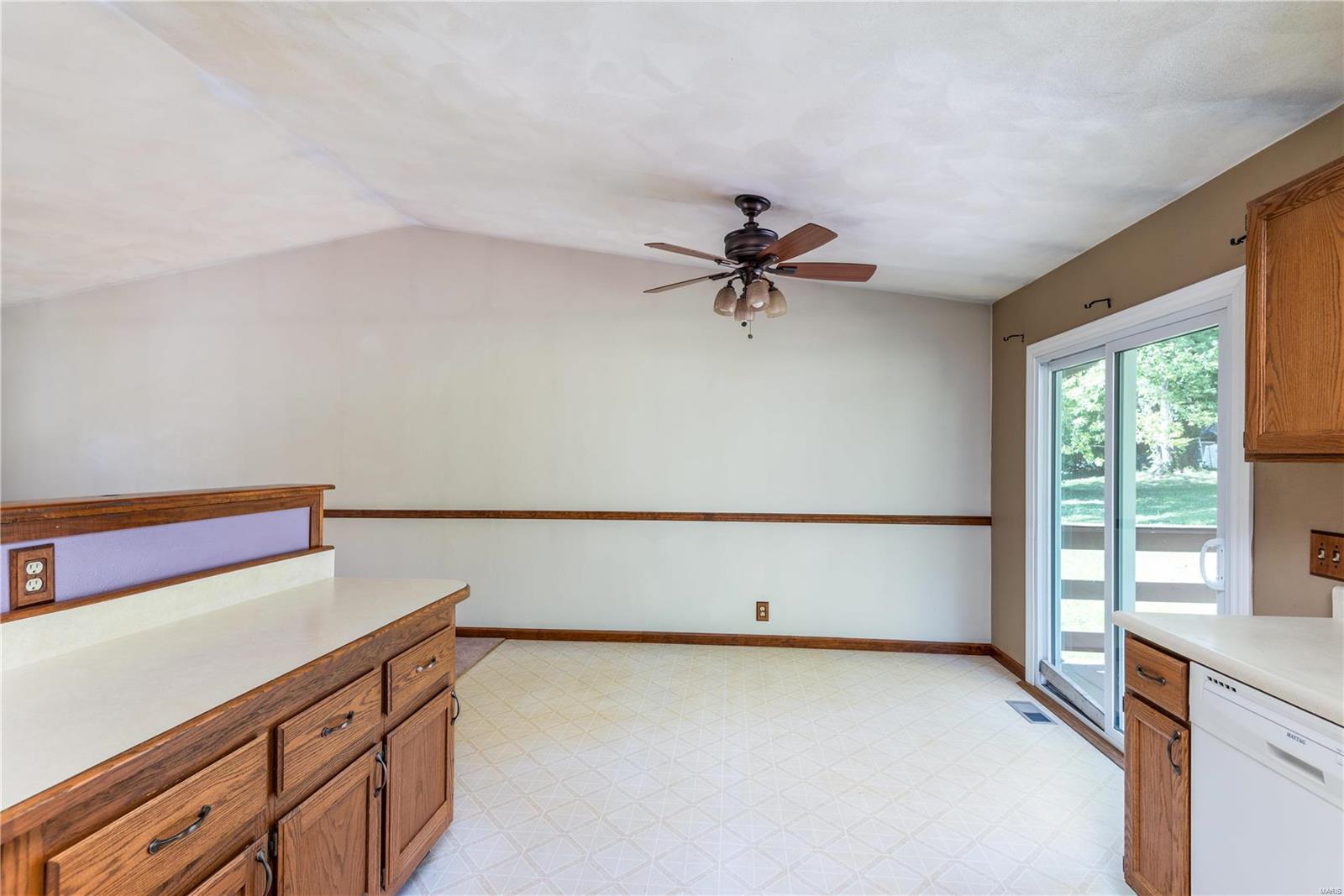 904 Caseyville Road Collinsville, IL 62234 - Photo 5 of 19 Gallery Image 5