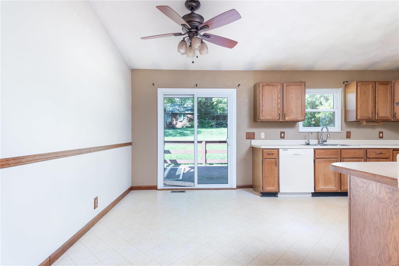 904 Caseyville Road Collinsville, IL 62234 - Photo 8 of 19 Gallery Image 8