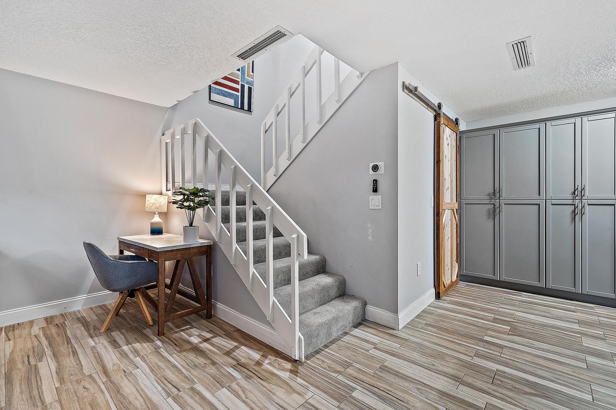 825 Center Street, Unit 1B Jupiter, FL 33458 - Photo 15 of 28 Living Room