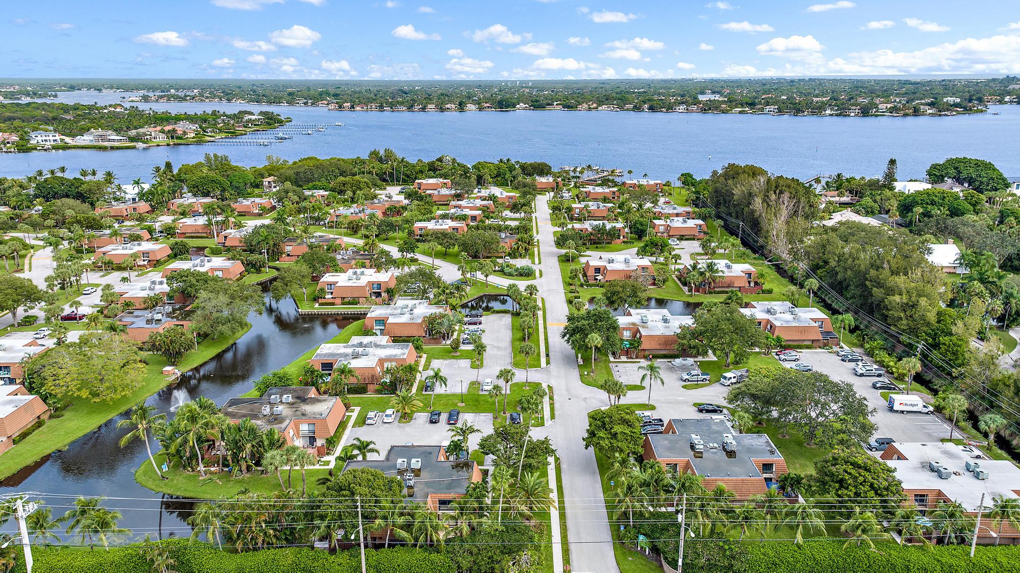 825 Center Street, Unit 1B Jupiter, FL 33458 - Photo 21 of 28 Aerial