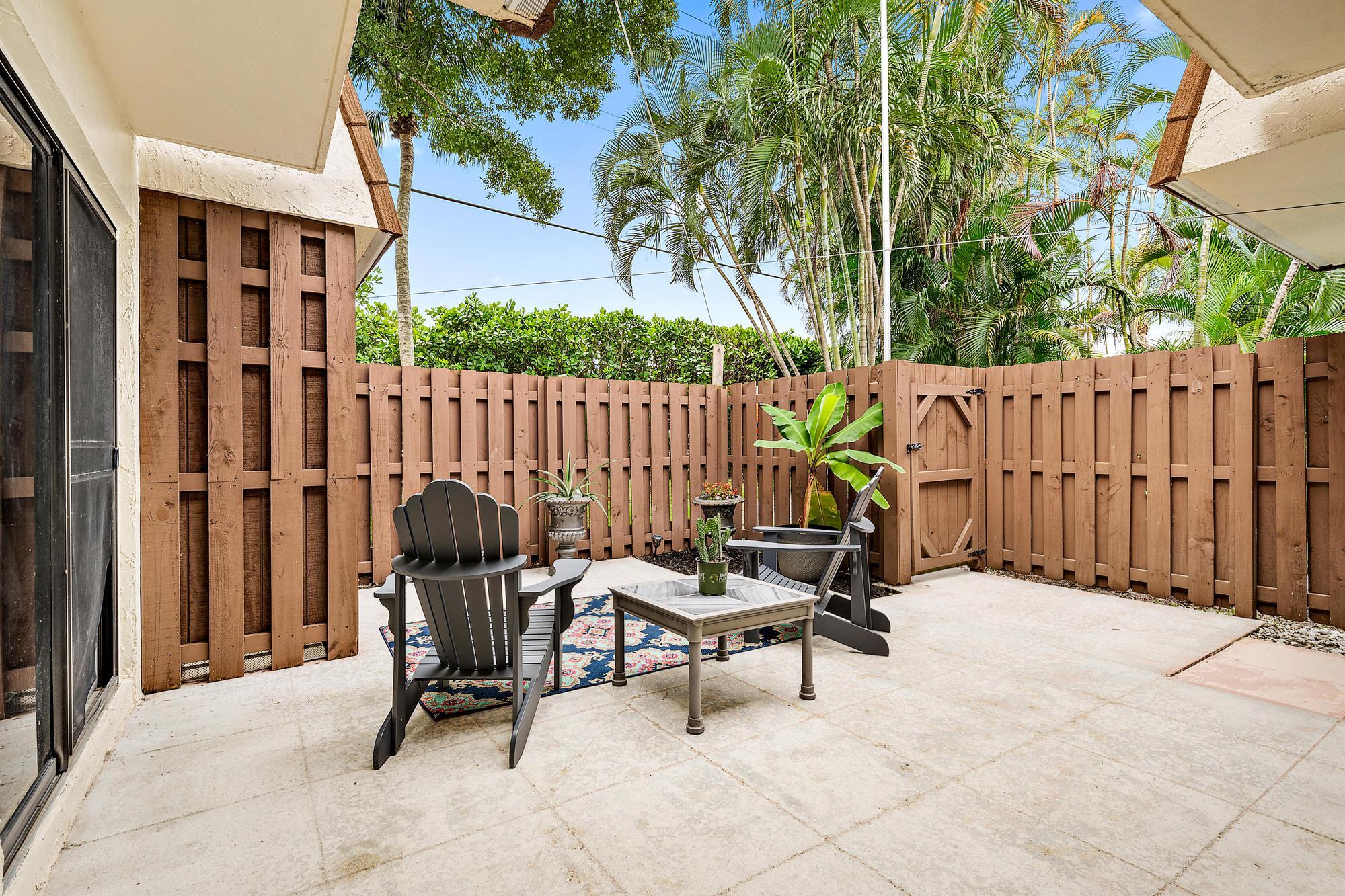 825 Center Street, Unit 1B Jupiter, FL 33458 - Photo 3 of 28 Patio