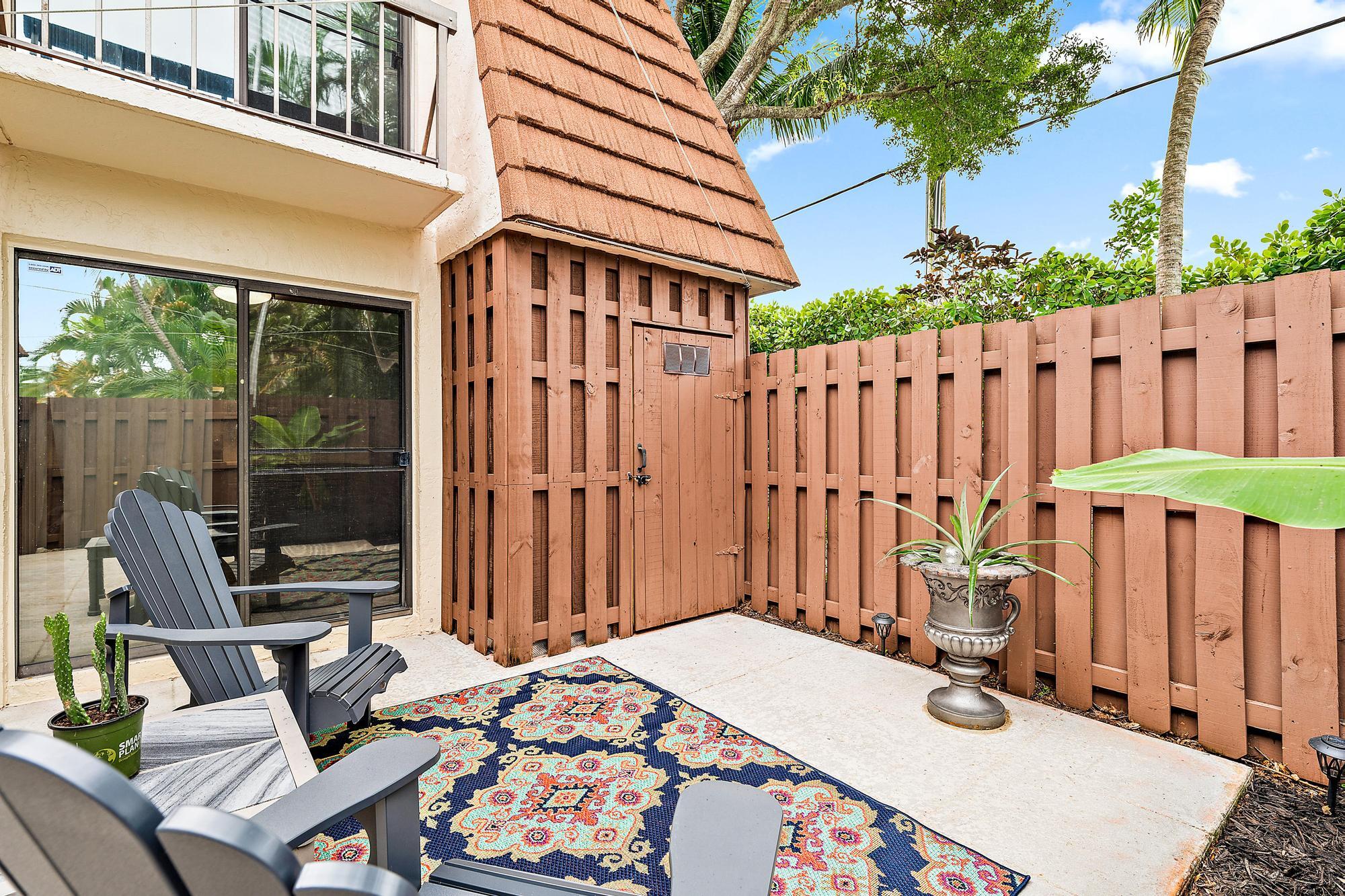 825 Center Street, Unit 1B Jupiter, FL 33458 - Photo 4 of 28 Patio