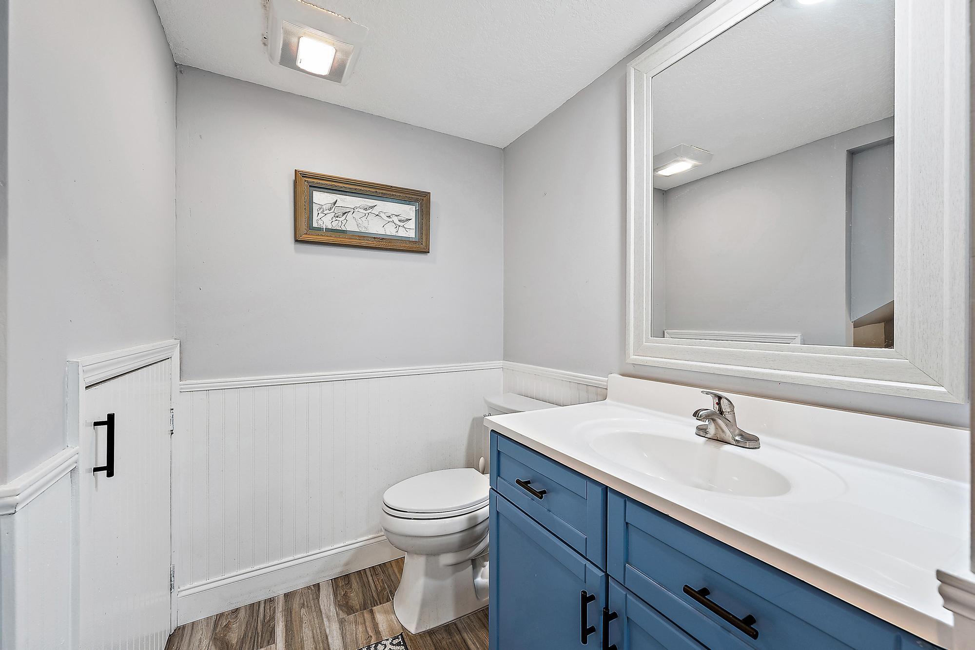 825 Center Street, Unit 1B Jupiter, FL 33458 - Photo 7 of 28 Downstairs Bath