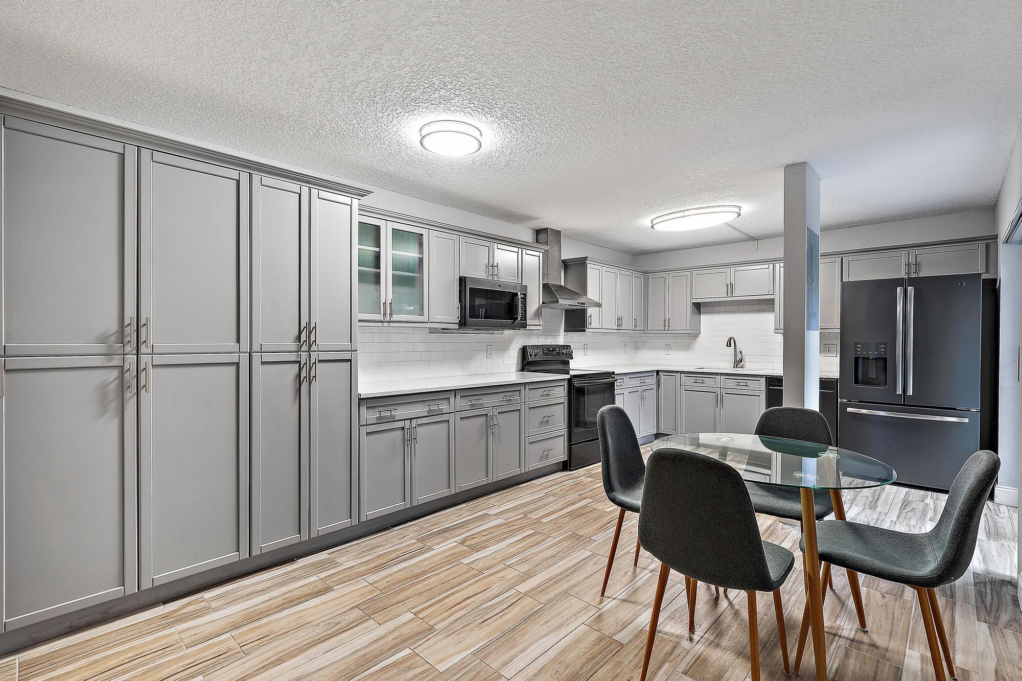 825 Center Street, Unit 1B Jupiter, FL 33458 - Photo 8 of 28 Kitchen